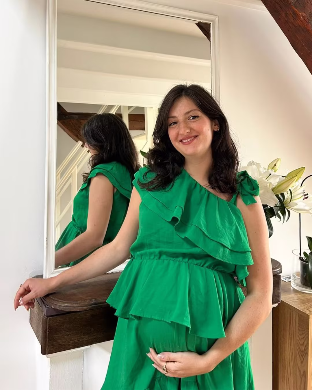 Avant colorimétrie Laure, ma cliente, portait un vert trop intense qui ternissait son teint tout en donnant un air fatigué, au lieu de révéler et sublimer son éclat.